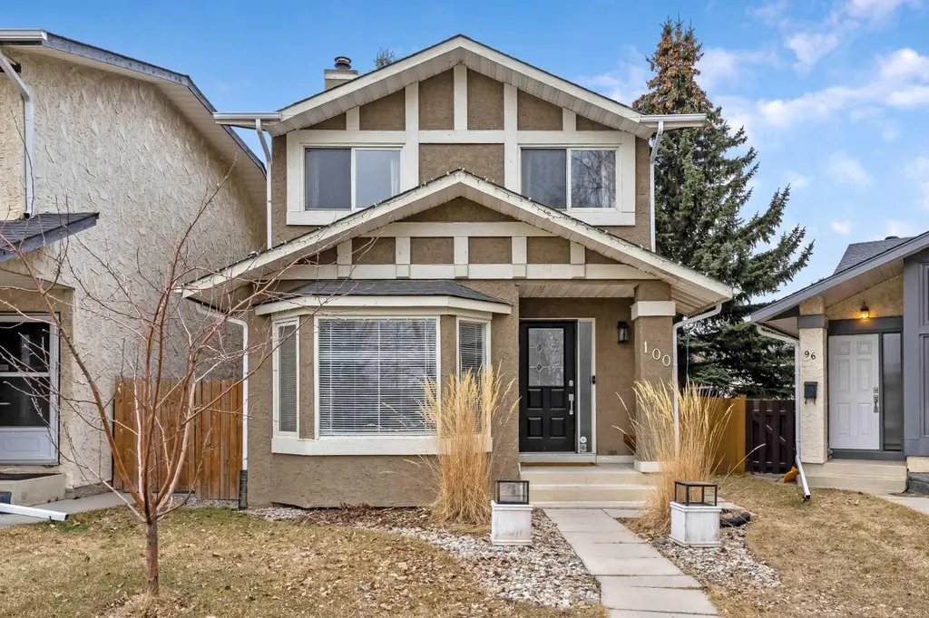 100 Woodfield Green SW Calgary AB T2W 3T9