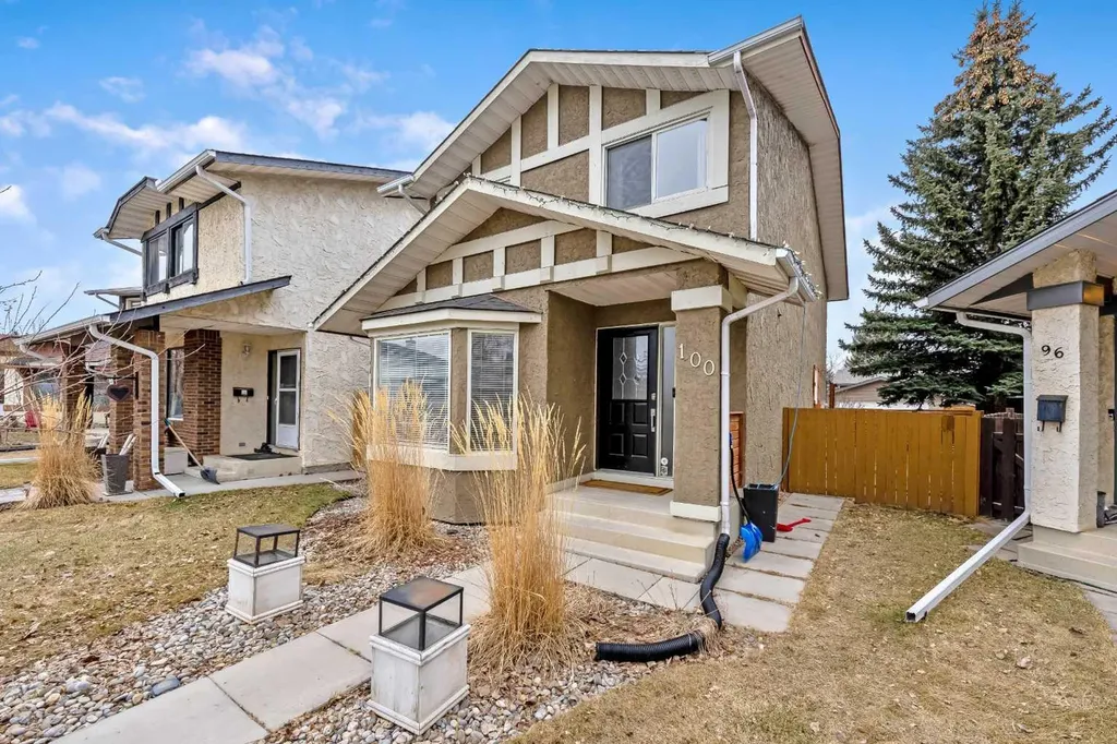 100 Woodfield Green SW Calgary AB T2W 3T9