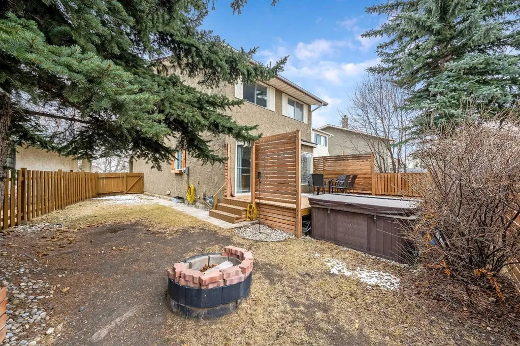100 Woodfield Green SW Calgary AB T2W 3T9