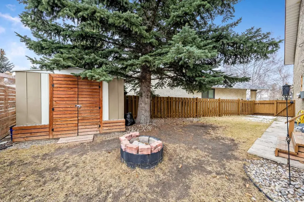 100 Woodfield Green SW Calgary AB T2W 3T9