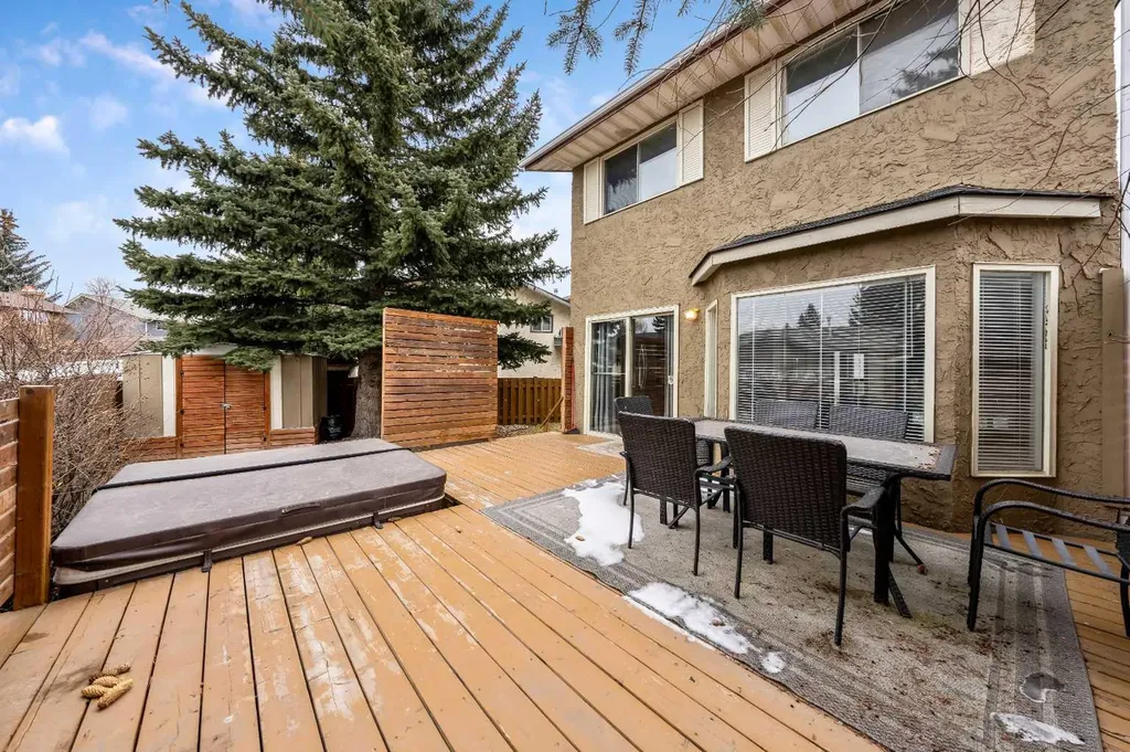 100 Woodfield Green SW Calgary AB T2W 3T9