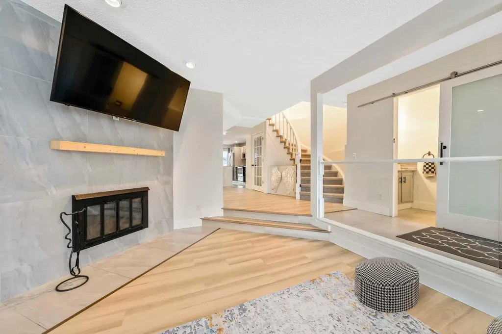 100 Woodfield Green SW Calgary AB T2W 3T9