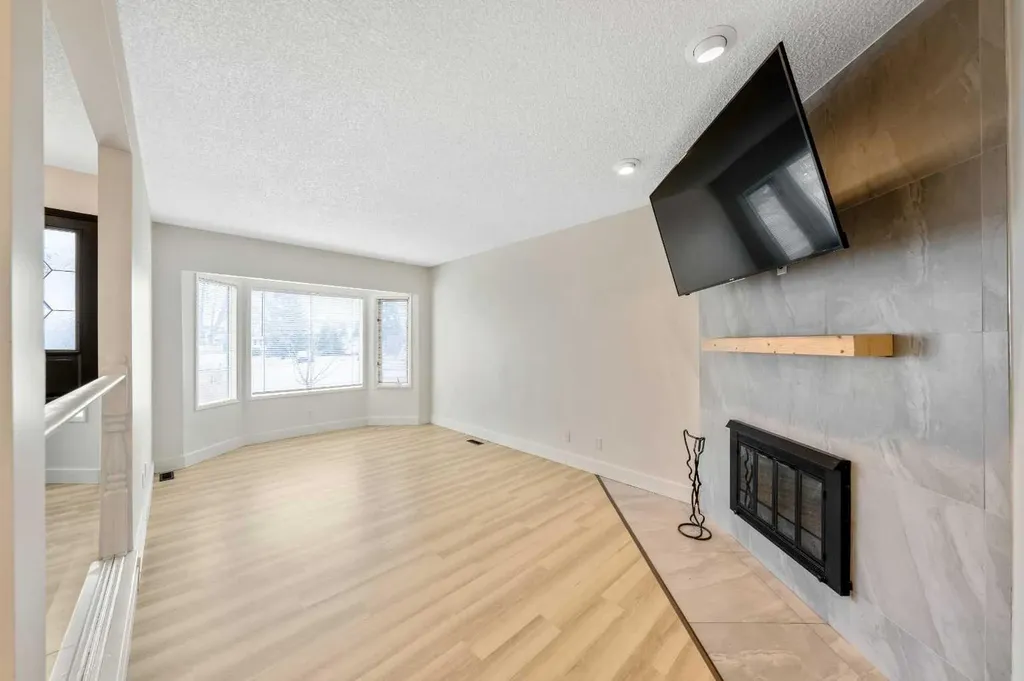 100 Woodfield Green SW Calgary AB T2W 3T9