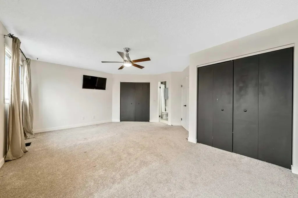 100 Woodfield Green SW Calgary AB T2W 3T9