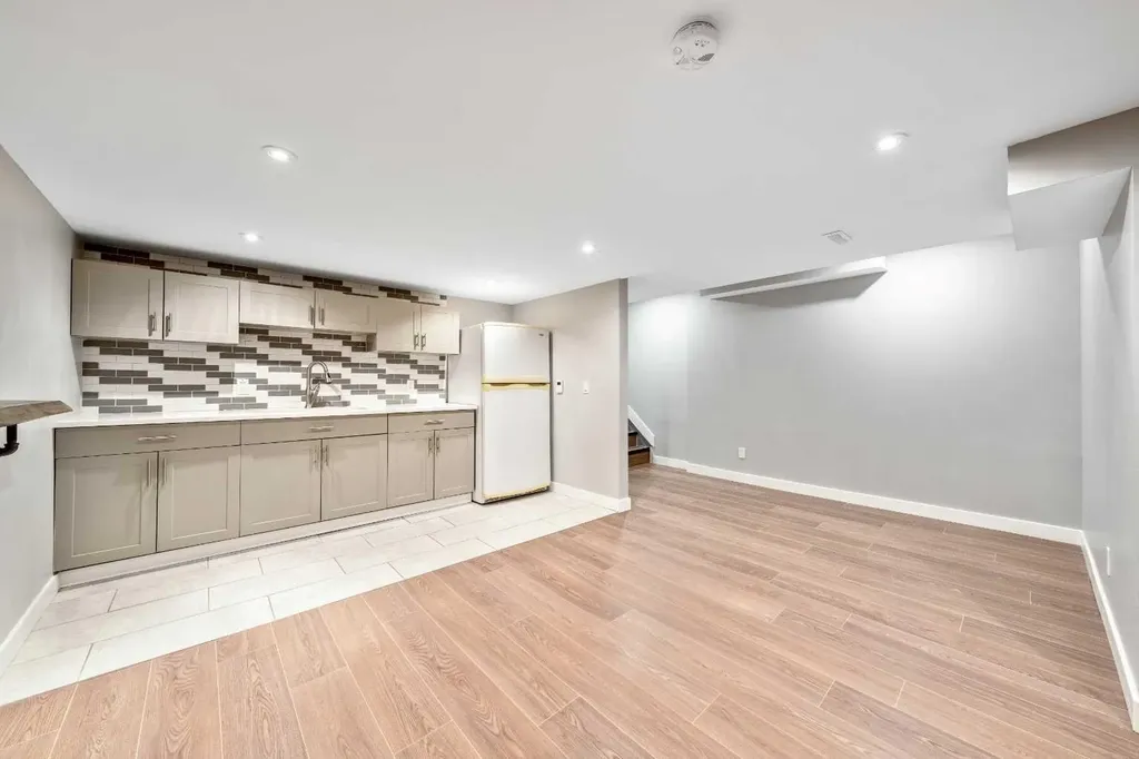 100 Woodfield Green SW Calgary AB T2W 3T9