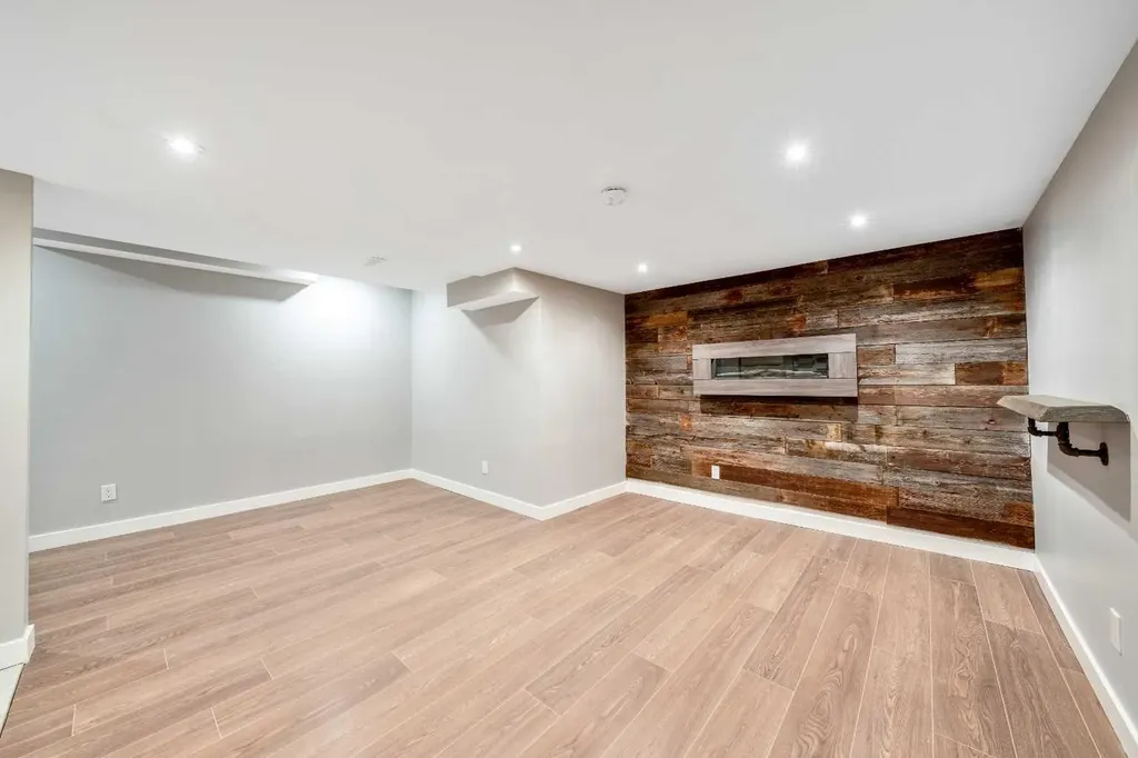 100 Woodfield Green SW Calgary AB T2W 3T9