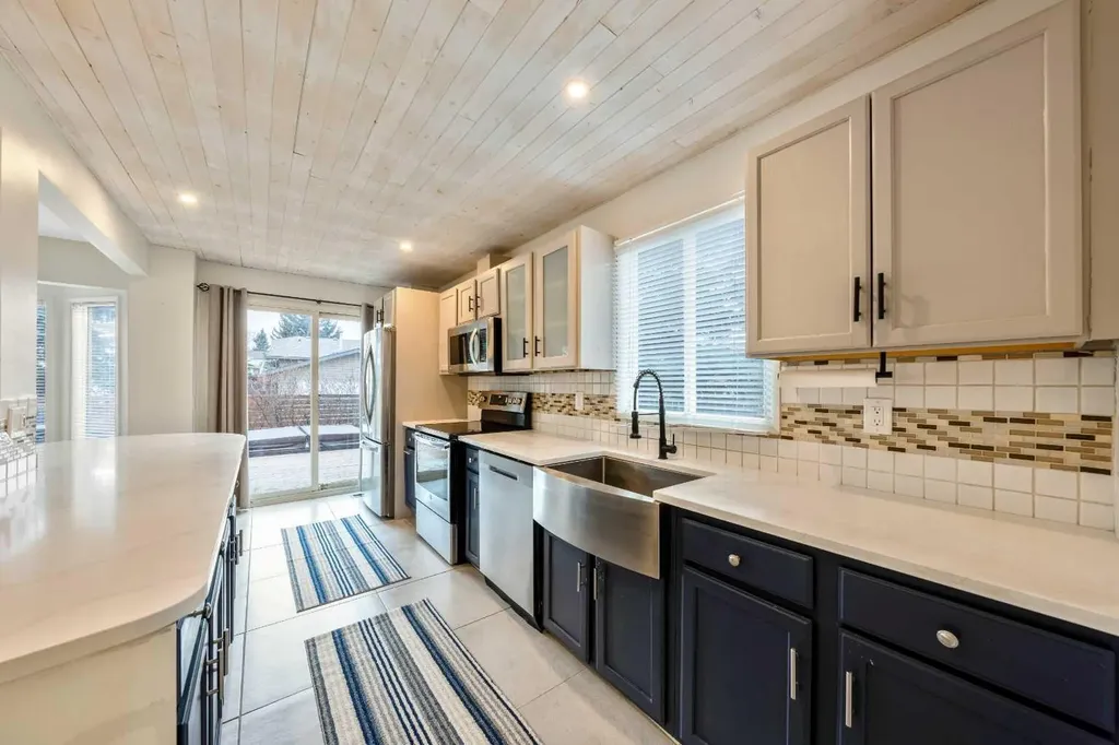 100 Woodfield Green SW Calgary AB T2W 3T9