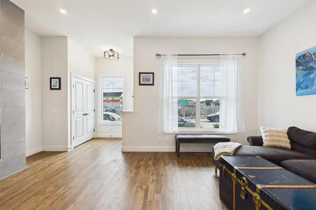 11 Royston Park NW Calgary AB T3L 0M5