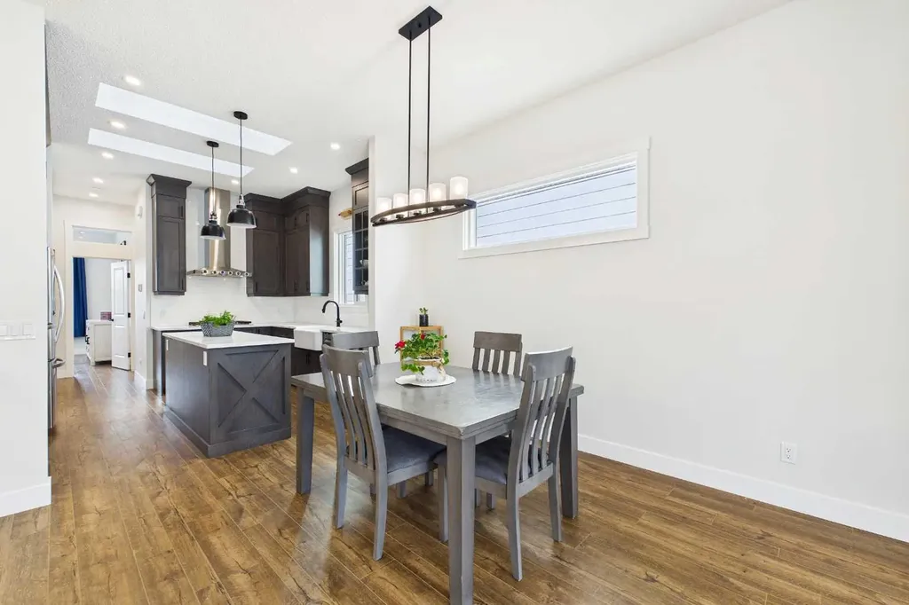 11 Royston Park NW Calgary AB T3L 0M5