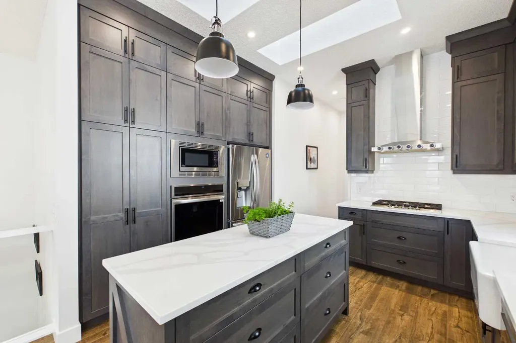11 Royston Park NW Calgary AB T3L 0M5