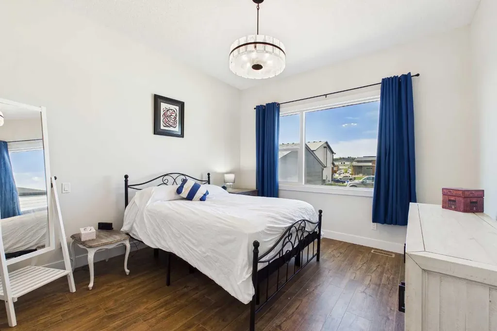 11 Royston Park NW Calgary AB T3L 0M5