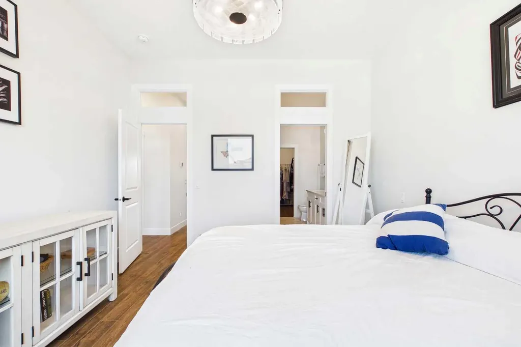 11 Royston Park NW Calgary AB T3L 0M5