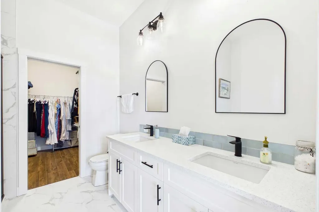 11 Royston Park NW Calgary AB T3L 0M5