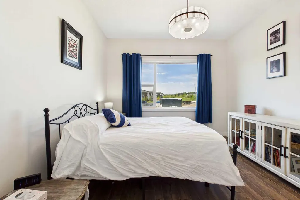 11 Royston Park NW Calgary AB T3L 0M5
