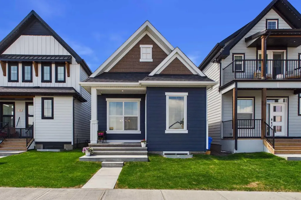 11 Royston Park NW Calgary AB T3L 0M5