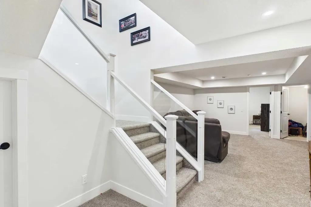 11 Royston Park NW Calgary AB T3L 0M5