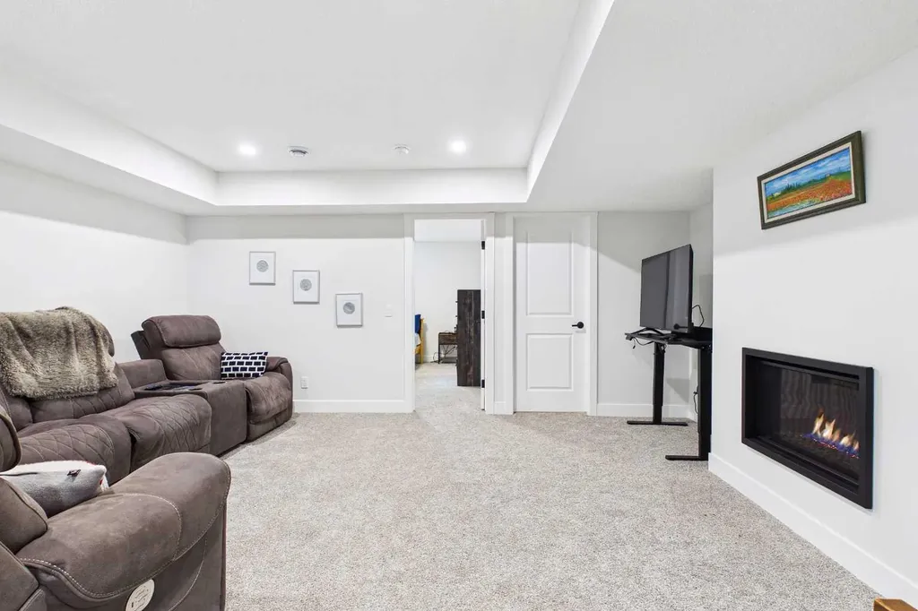 11 Royston Park NW Calgary AB T3L 0M5