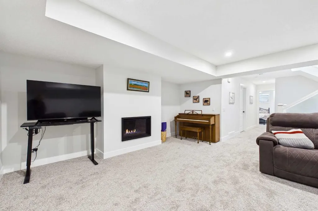 11 Royston Park NW Calgary AB T3L 0M5
