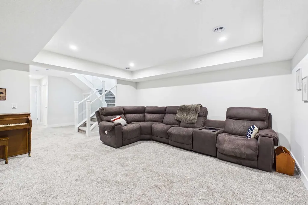 11 Royston Park NW Calgary AB T3L 0M5