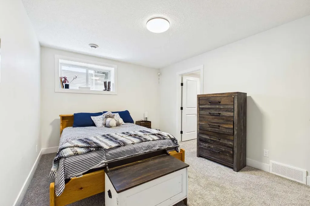 11 Royston Park NW Calgary AB T3L 0M5