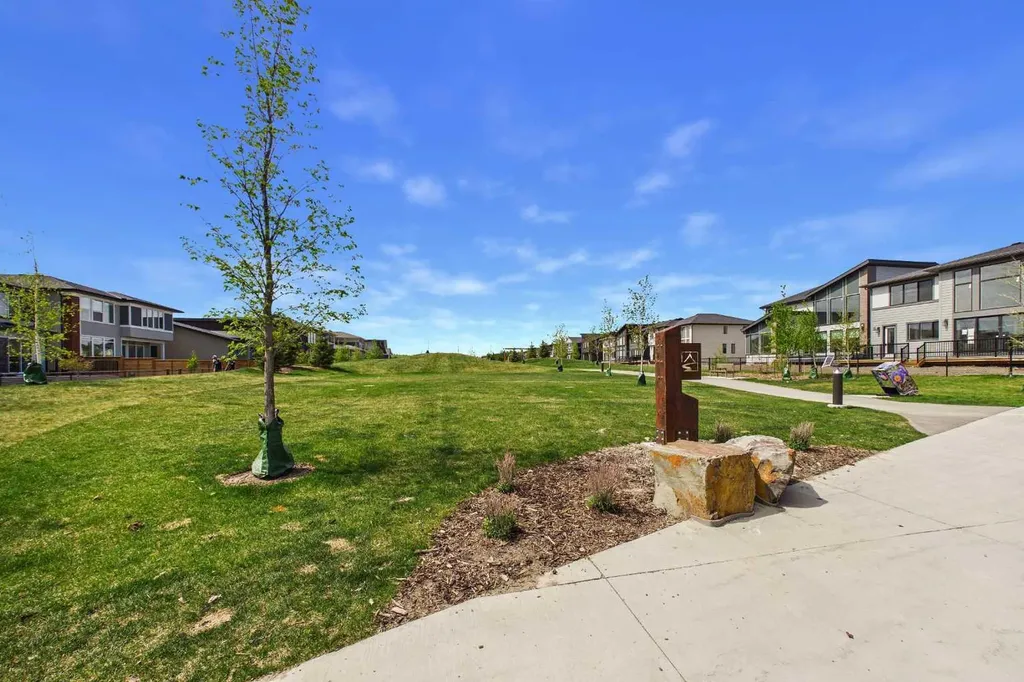 11 Royston Park NW Calgary AB T3L 0M5