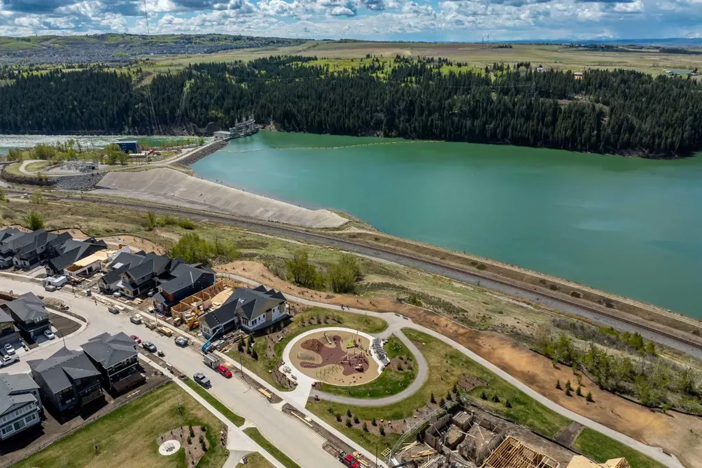 11 Royston Park NW Calgary AB T3L 0M5