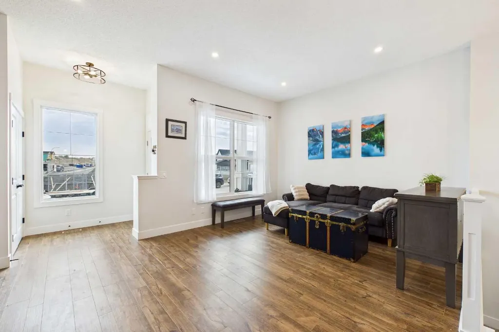 11 Royston Park NW Calgary AB T3L 0M5