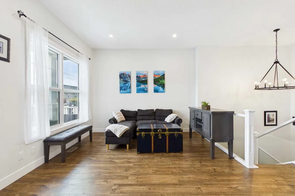 11 Royston Park NW Calgary AB T3L 0M5