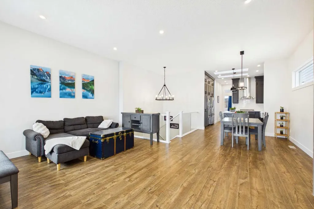11 Royston Park NW Calgary AB T3L 0M5