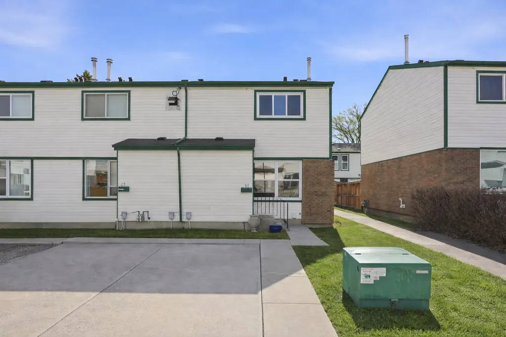 100 Pennsylvania Road SE Calgary AB T2A4Y8