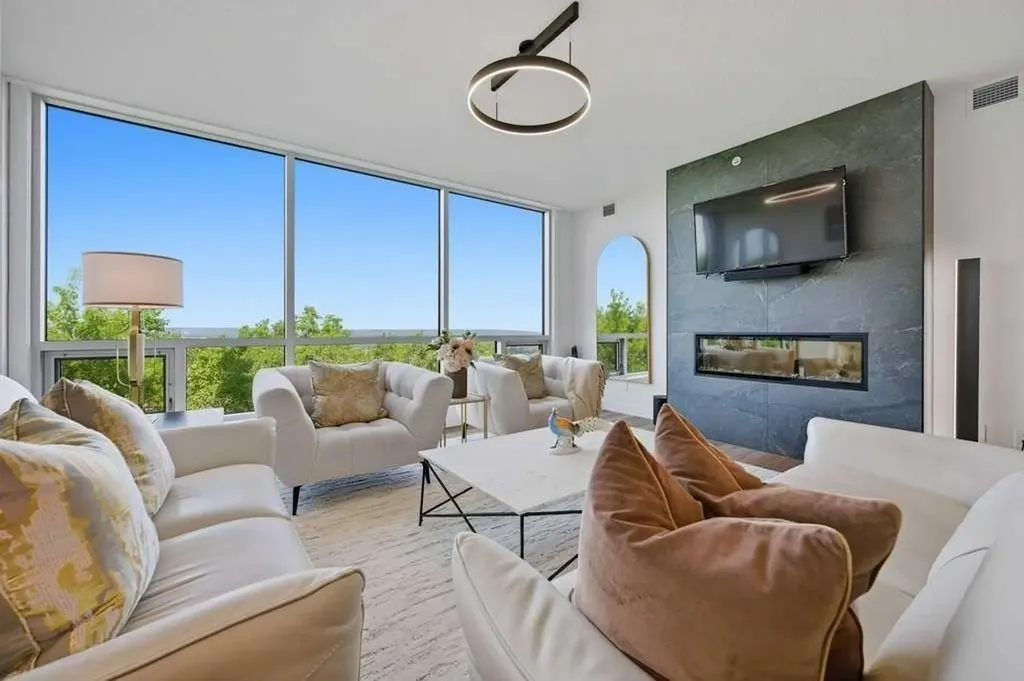 15 Cougar Ridge Landing SW Calgary AB T3H 6C3