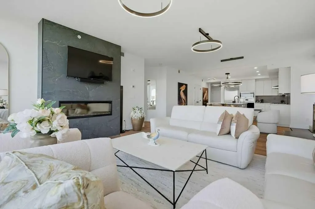 15 Cougar Ridge Landing SW Calgary AB T3H 6C3