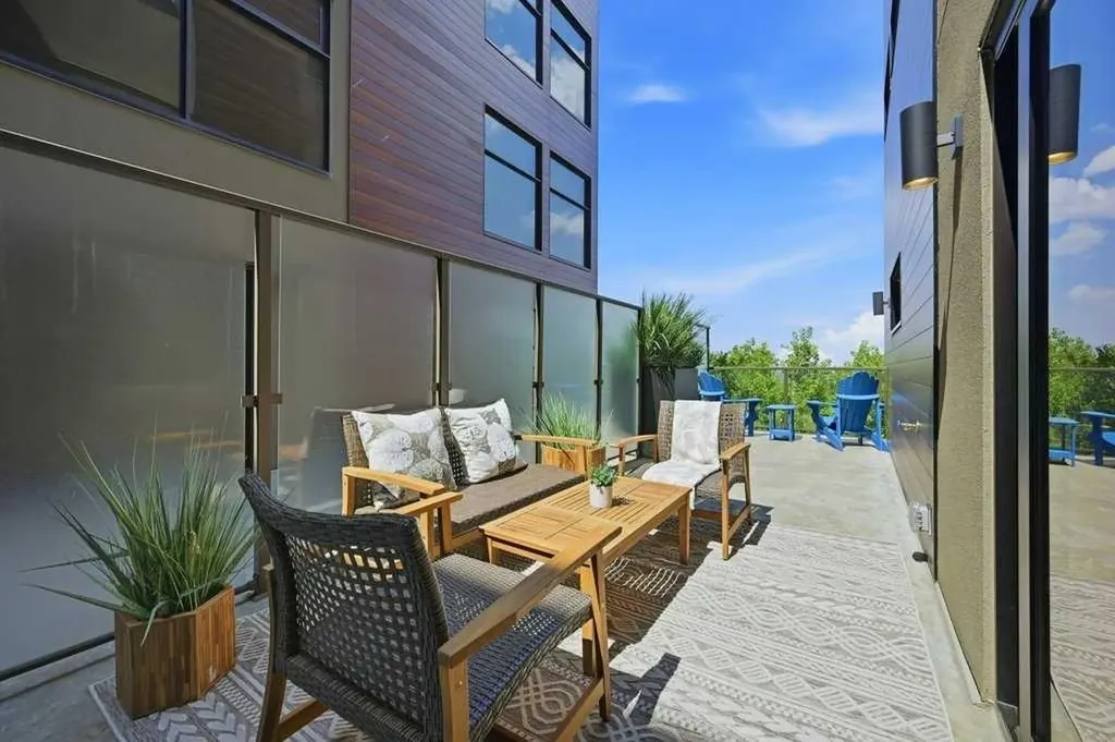 15 Cougar Ridge Landing SW Calgary AB T3H 6C3