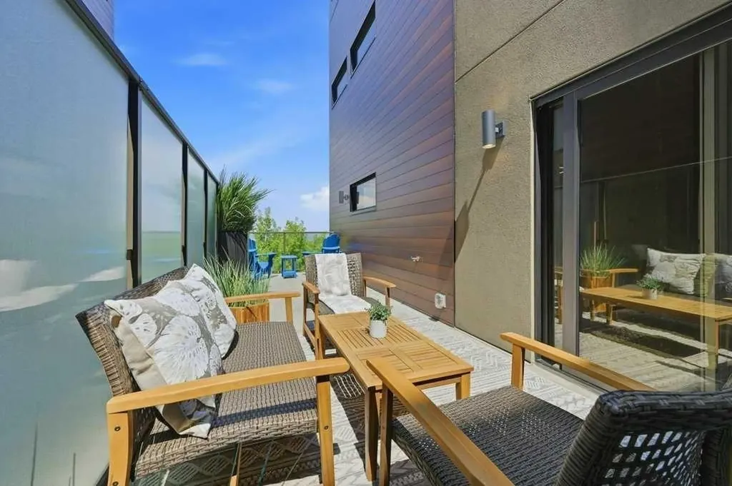 15 Cougar Ridge Landing SW Calgary AB T3H 6C3