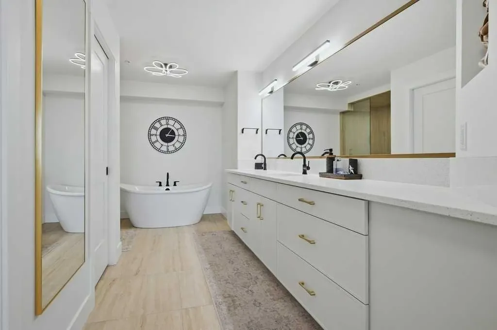 15 Cougar Ridge Landing SW Calgary AB T3H 6C3