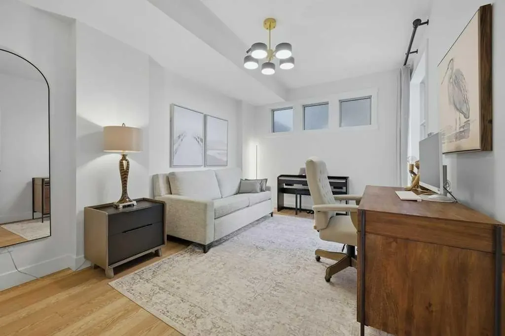 15 Cougar Ridge Landing SW Calgary AB T3H 6C3