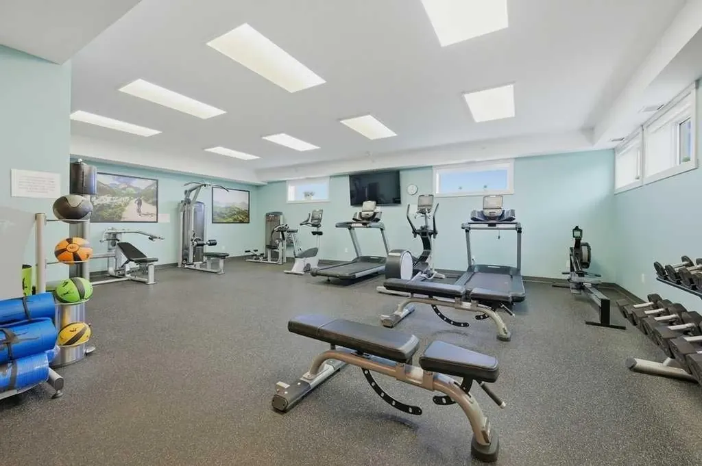 15 Cougar Ridge Landing SW Calgary AB T3H 6C3