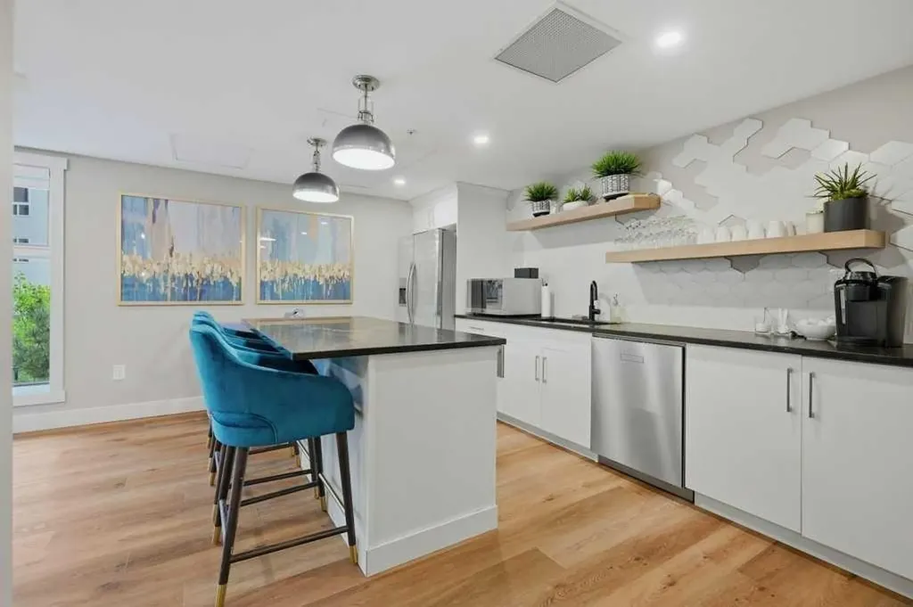 15 Cougar Ridge Landing SW Calgary AB T3H 6C3