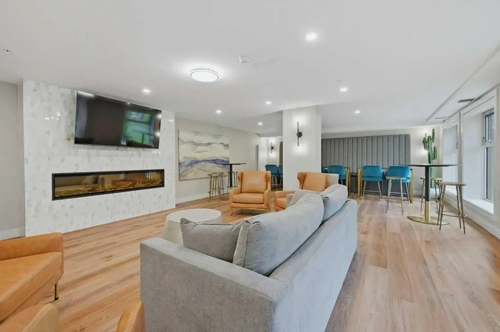 15 Cougar Ridge Landing SW Calgary AB T3H 6C3