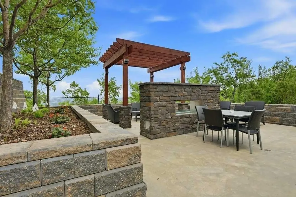 15 Cougar Ridge Landing SW Calgary AB T3H 6C3