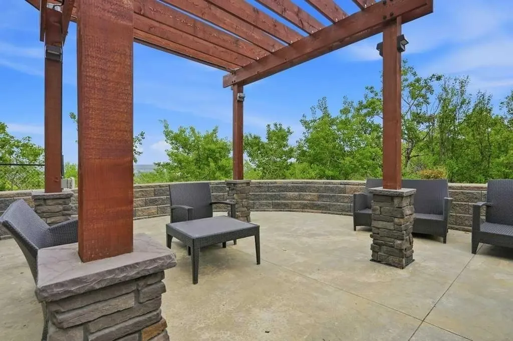 15 Cougar Ridge Landing SW Calgary AB T3H 6C3