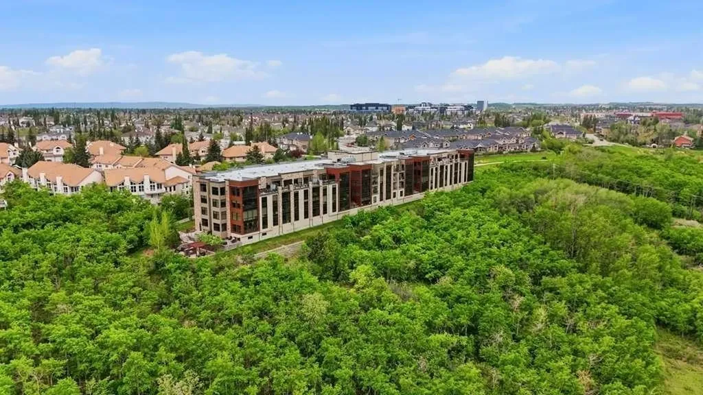 15 Cougar Ridge Landing SW Calgary AB T3H 6C3