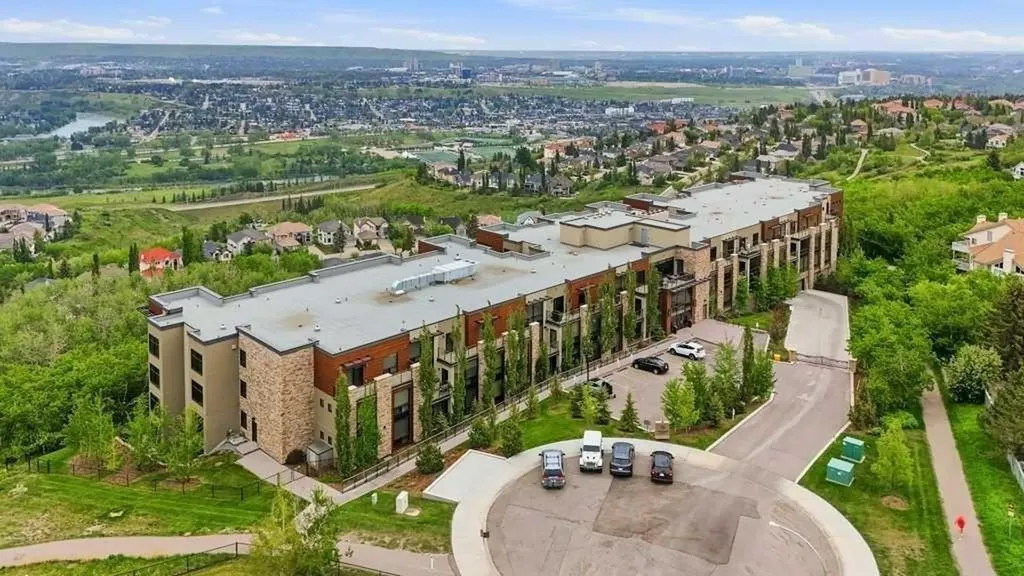 15 Cougar Ridge Landing SW Calgary AB T3H 6C3