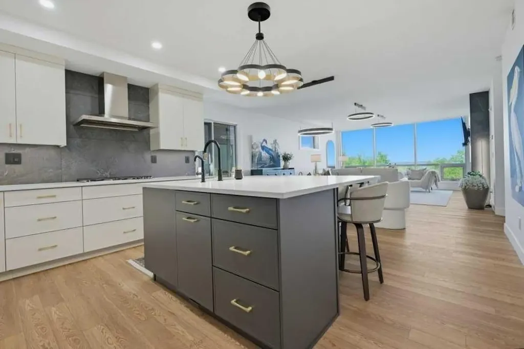 15 Cougar Ridge Landing SW Calgary AB T3H 6C3