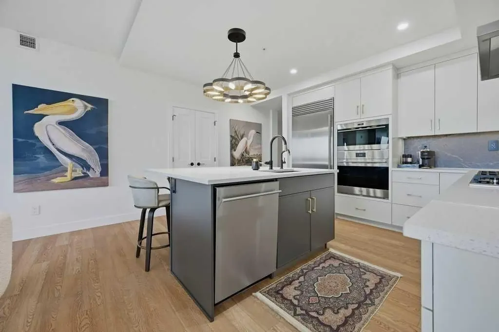 15 Cougar Ridge Landing SW Calgary AB T3H 6C3