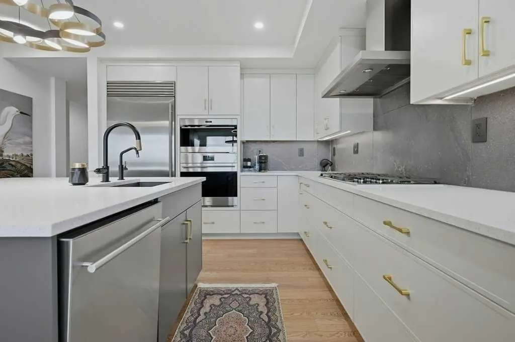 15 Cougar Ridge Landing SW Calgary AB T3H 6C3