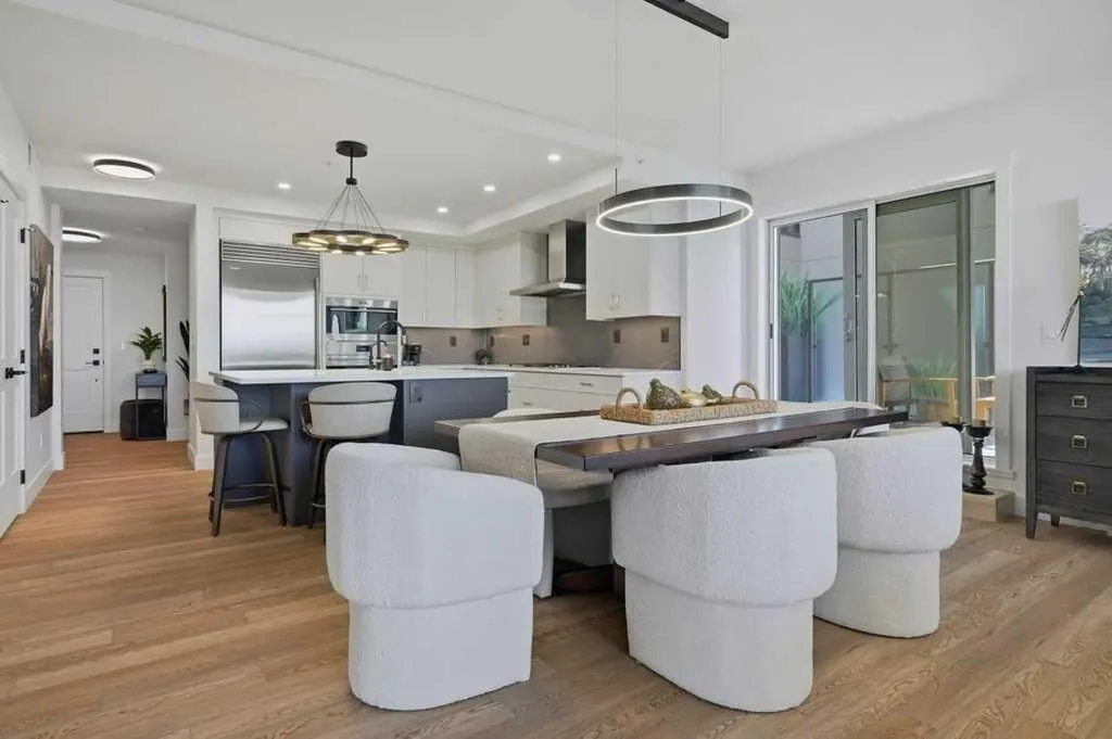 15 Cougar Ridge Landing SW Calgary AB T3H 6C3