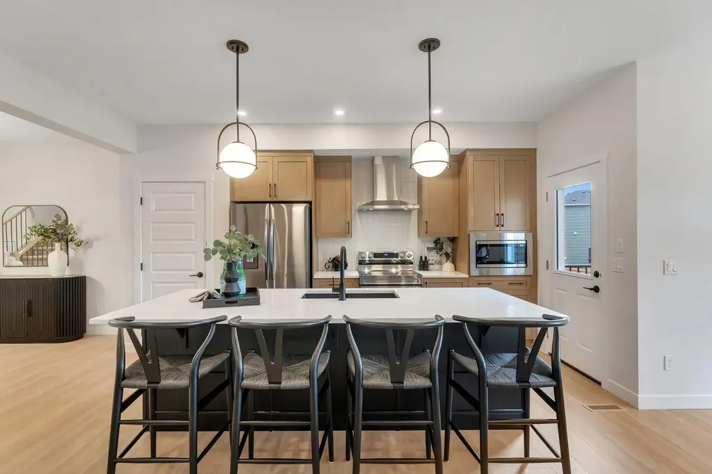 445 Lewiston Landing NE Calgary AB T3P 0T7