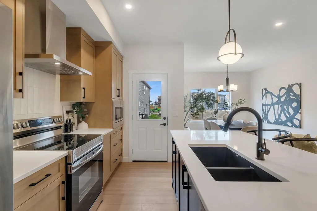 445 Lewiston Landing NE Calgary AB T3P 0T7