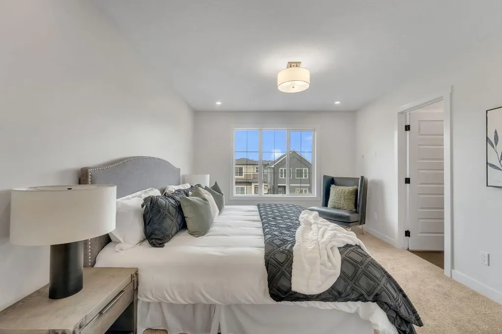 445 Lewiston Landing NE Calgary AB T3P 0T7